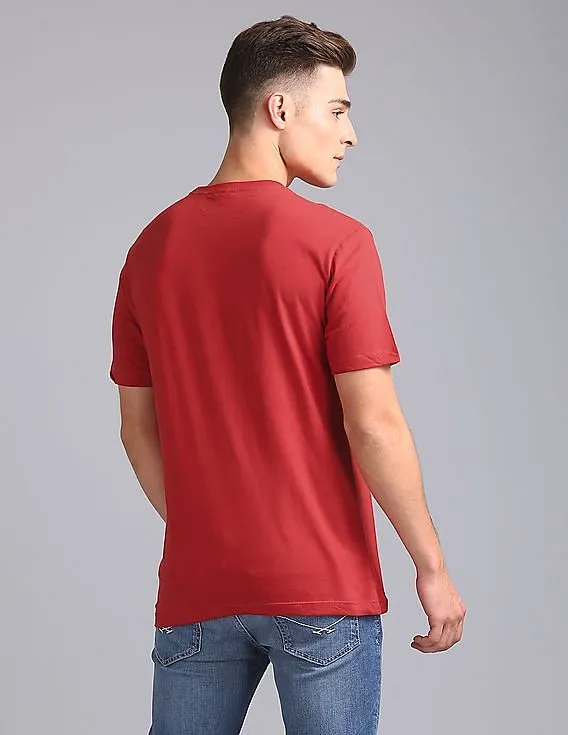 GAP Men Red Short Sleeve Novelty Logo Tee