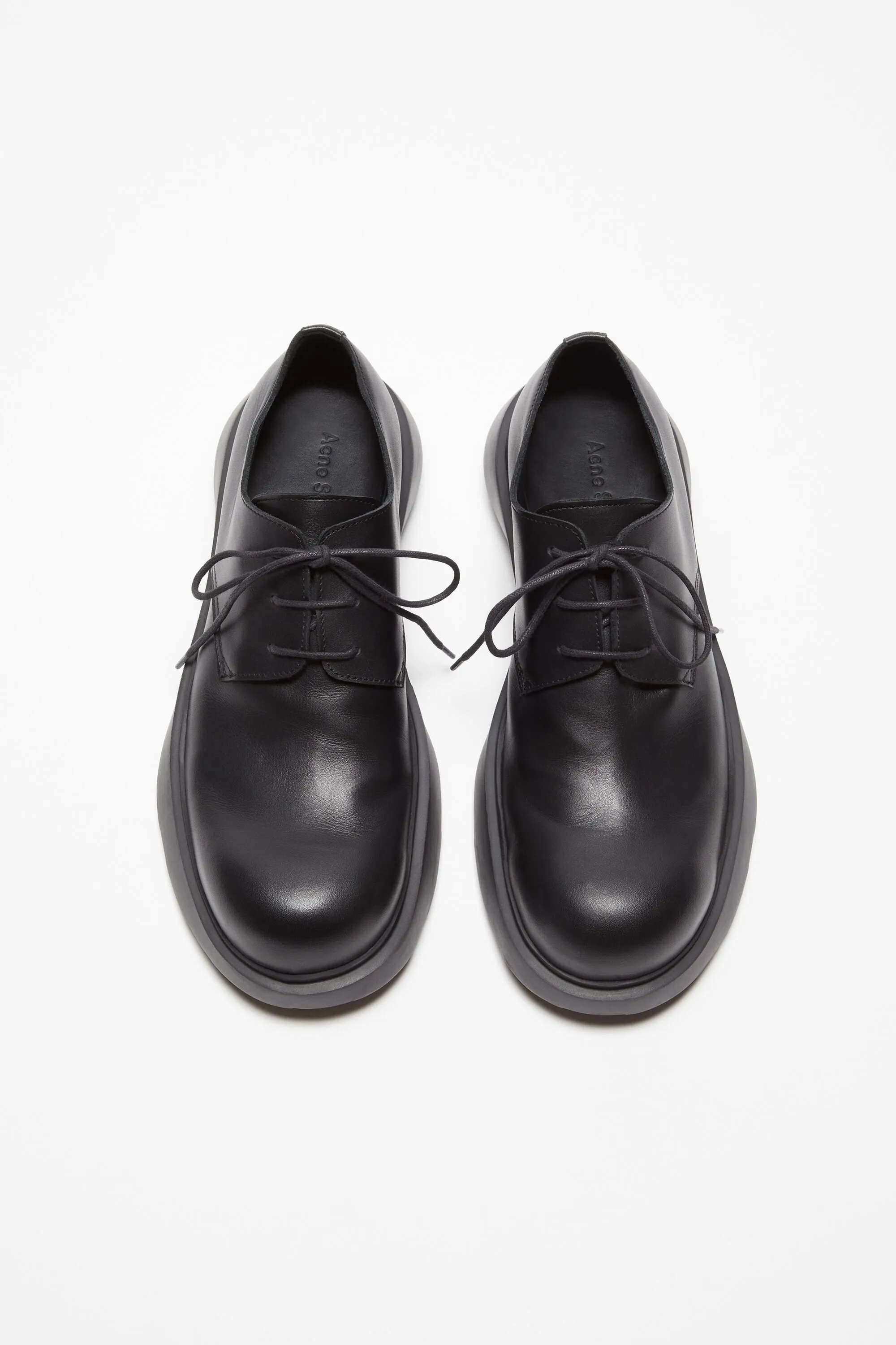 Leather lace-up shoes