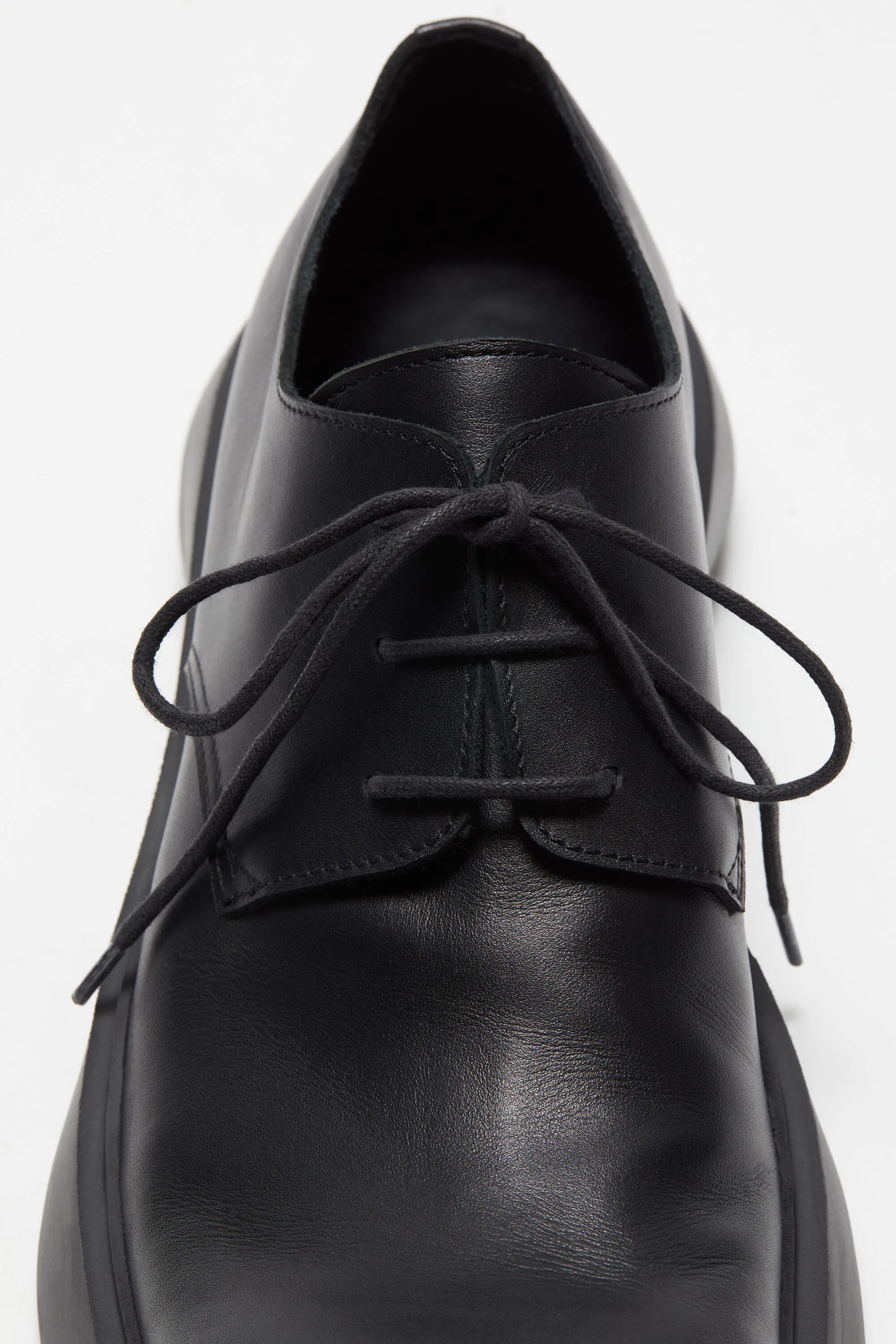 Leather lace-up shoes